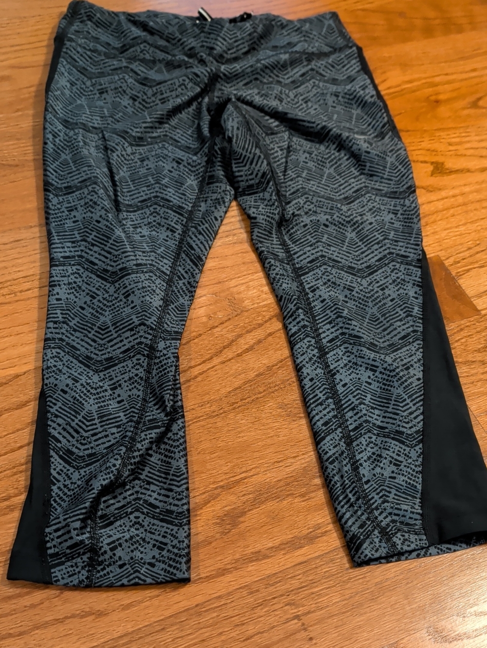 Active Crop Leggings in Charcoal Pattern